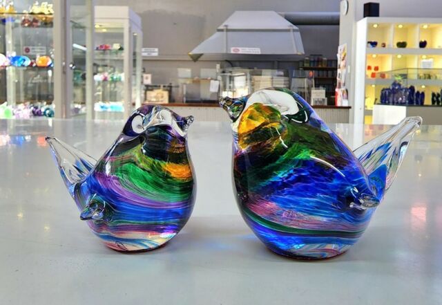 So while I've been away Anthony has overloaded me with an abundance of the sweetest wee birds....and no room to store them!  PM me if you want to help me out. Small bird $30, medium is $35

 #lovehokitika #GLASSBLOWING #nzglassblowers #buynzmade #familybusiness #supportlocal #glassbird