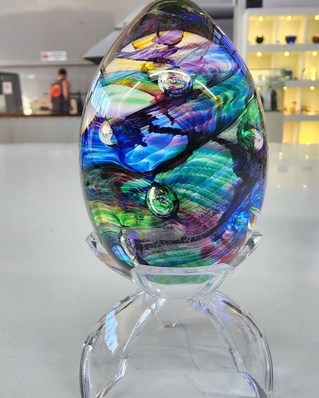 Ooooh what lovely eggs Anthony has whipped up? $35 each...anyone want one???...or 2 or three? 😁
