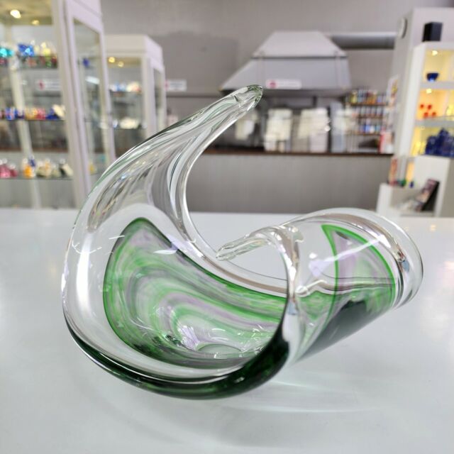 P O U T I N I  B A S K E T
Who would like to take this off my hands?? I currently don't have any displays that this colour way suits. $130 ...with free shipping (NZ only).